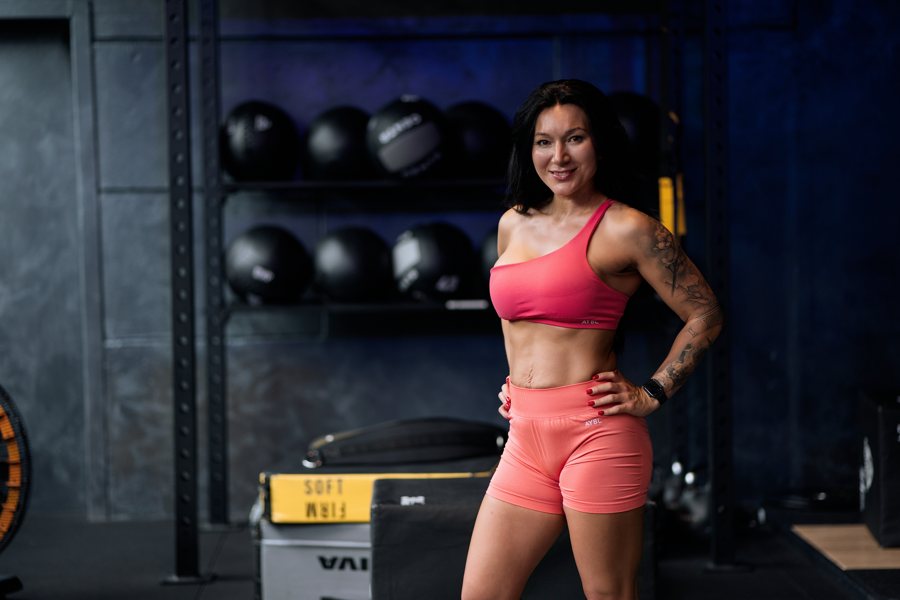 Jasmin Schmidtke beim Krafttraining, Körperspannung und Kraft